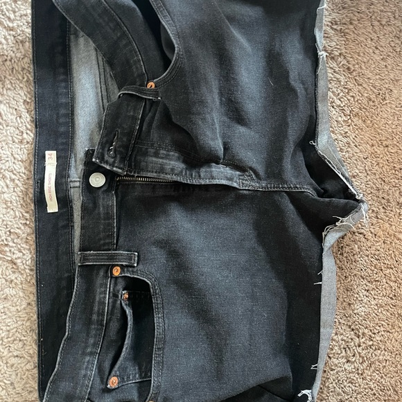 LEVIS 34 High Rise Shorts - Picture 7 of 9